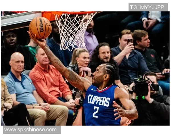 火箭与快船的激烈对决1415日赛场精彩瞬间回顾与分析